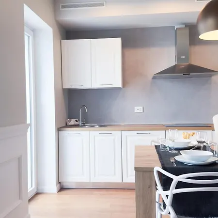 Seafront Modern Farmont Venice Apartment